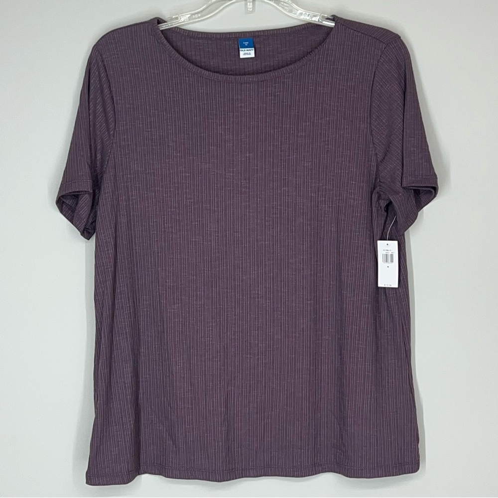 Old Navy luxe crew neck t-shirt color: wild currant NWT size Medium